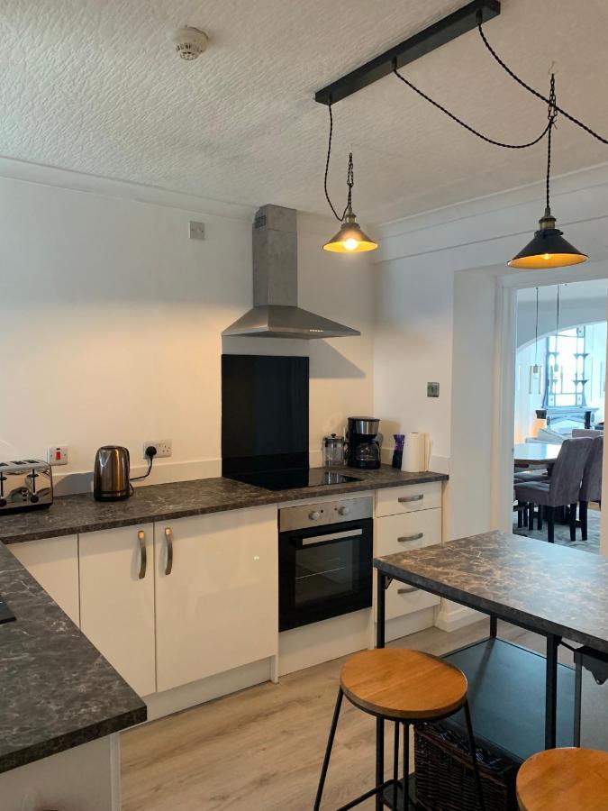Stunning 3 Bed Seafront Mansion Building Sleeps 6 Adults Or 8 With Kids Apartment Portrush Luaran gambar