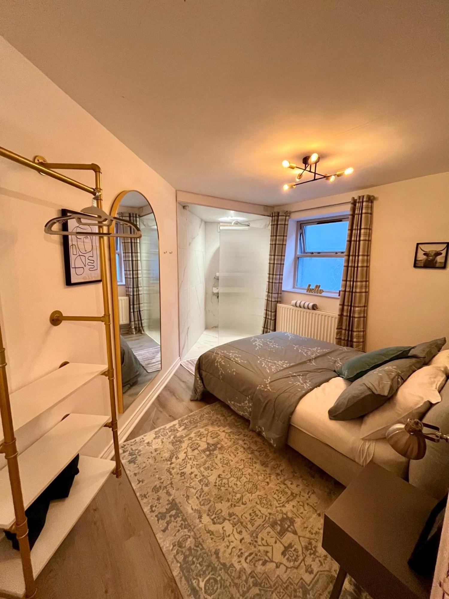 Stunning 3 Bed Seafront Mansion Building Sleeps 6 Adults Or 8 With Kids Apartment Portrush Luaran gambar